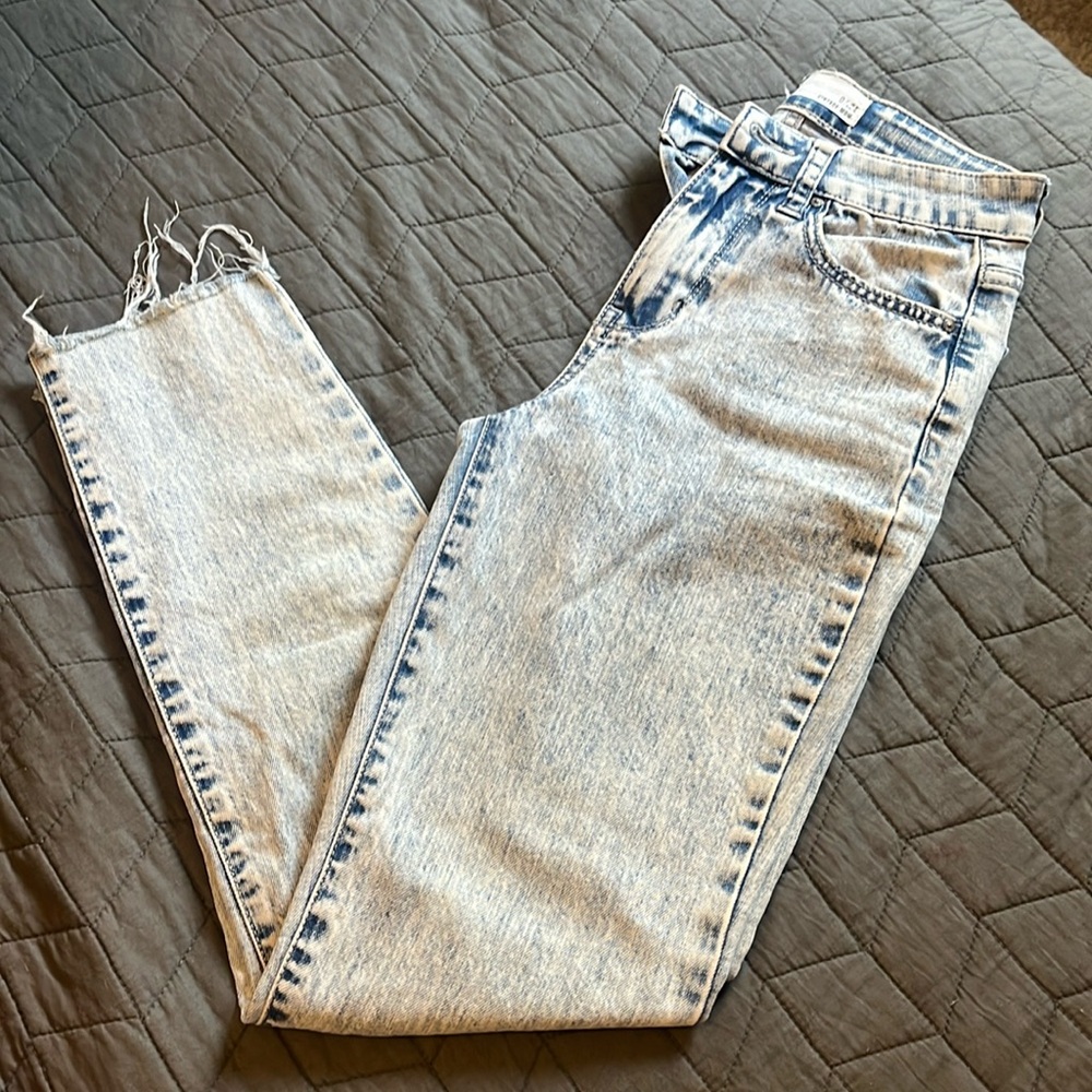 light washed jeans, size 24, vintage mom